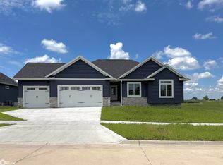 1217 N 18th St, Chariton, IA 50049