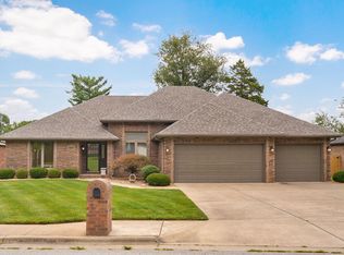 2524 S Forrest Heights Ave, Springfield, MO 65809