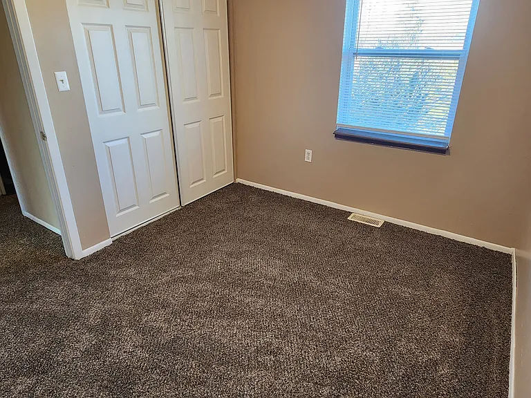 1310 E North St #9 — Photo 6