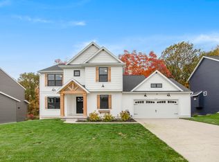 425 Highlander Dr NE, Rockford, MI 49341