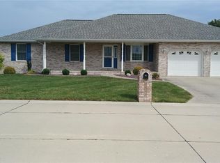1144 Lakeview Dr, Breese, IL