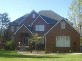 57 Stoneridge Dr, Hurricane, WV 25526