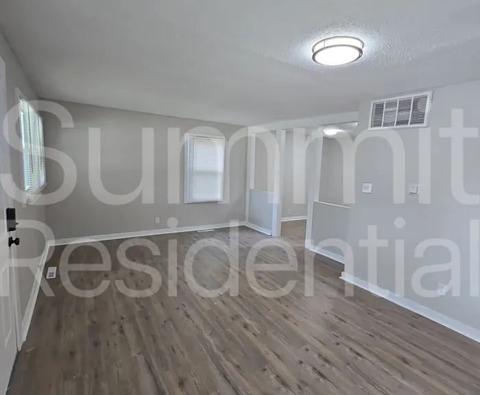 3911 Oakley Ave — Photo 4