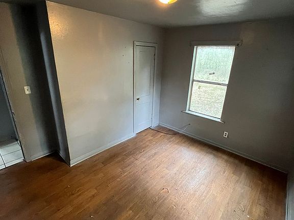 3rd image of 3410 Clarke Blvd