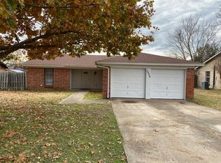 1524 Augusta Rd, Benbrook, TX 76126