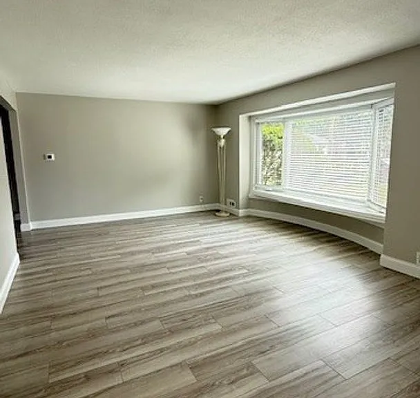 8442 Haeg Dr — Photo 8