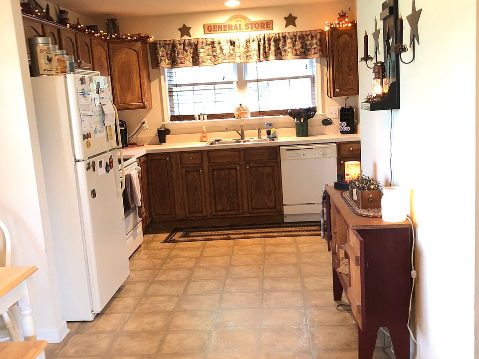 2nd image of 18 Fiser Ln