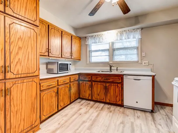 1119 3rd Ave, Leavenworth, KS 66048