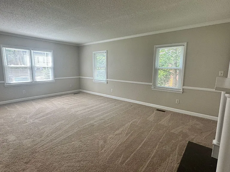 744 Crescent Dr #3 — Photo 5