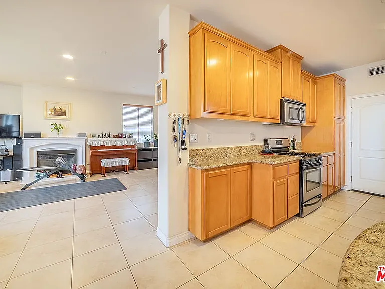 8332 Telegraph Rd — Photo 13