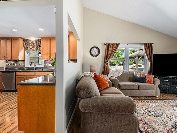 5th image of 54410 Pleasant Valley Dr