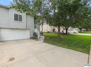 17209 Manderson St, Omaha, NE 68116
