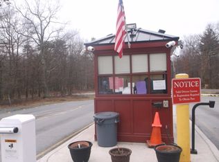 104 Woods Ln, Bushkill, PA 18324