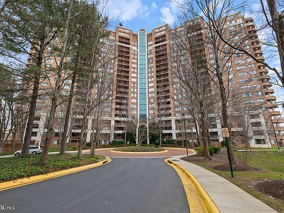 2nd image of 10101 Grosvenor Pl APT 1513