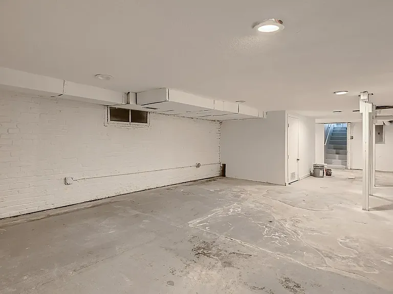 2343 Hooker St — Photo 17
