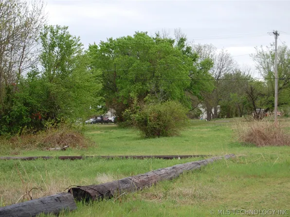 N B St, Henryetta, OK 74437