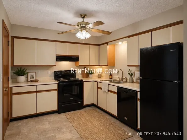 10 Hartley St APT 4, Lewiston, ME 04240