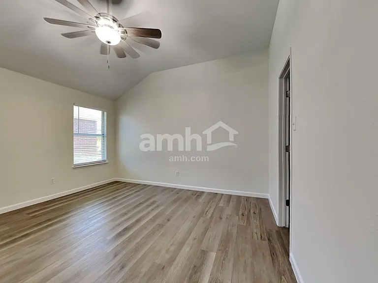 347 Tioga Dr — Photo 8