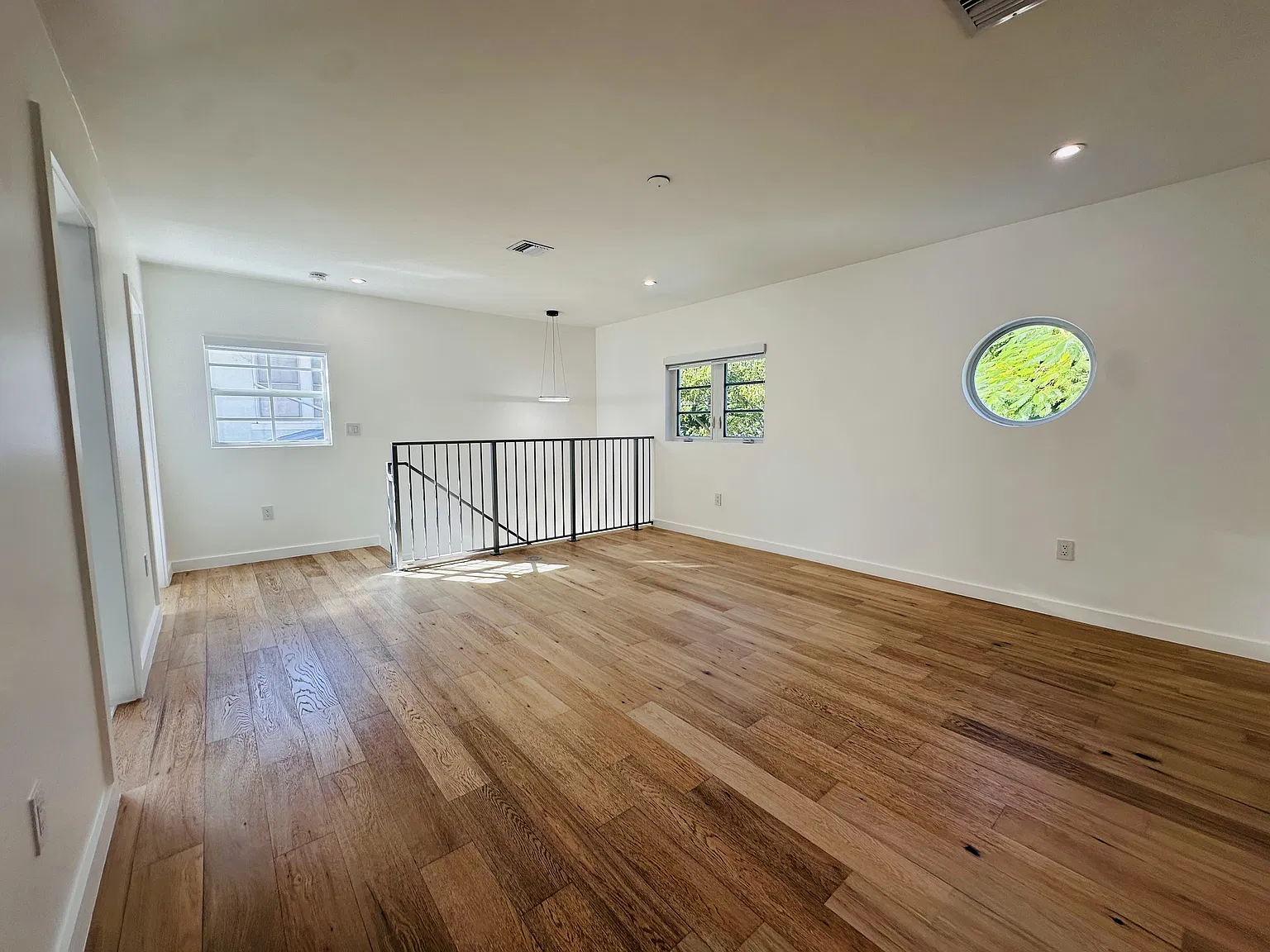 2 bed, 1300 sqft, $3,750 — Photo 3