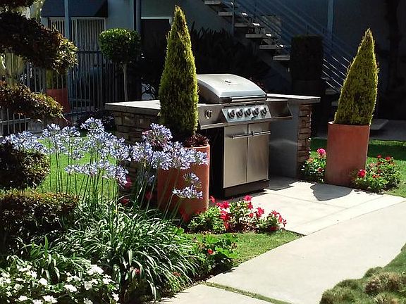 2nd image of 931 W 19th St APT 7