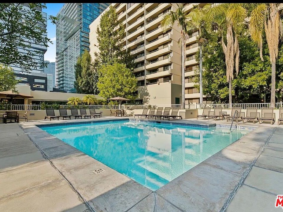 1st image of 600 W 9th St APT 713