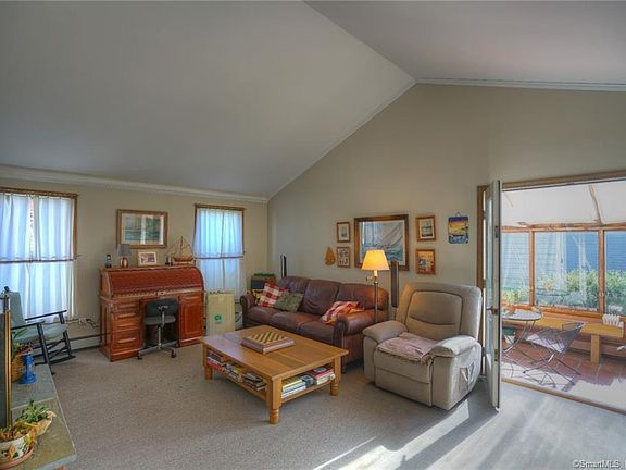 5th image of 43 Renee Dr