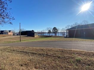 12 Lakeside Estates Rd, Springville, TN 38256