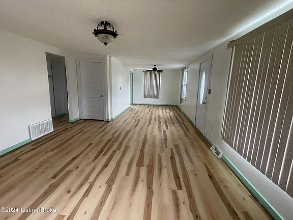 4th image of 13019 Meadowlawn Dr