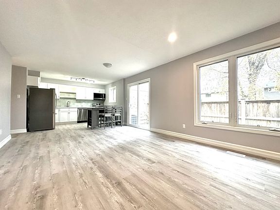 4th image of 81 Conway Dr