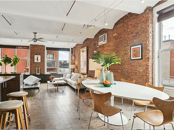 4th image of 275 Water St #65