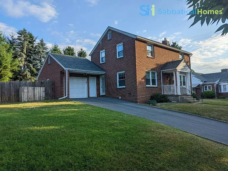 705 E Foster Ave — Photo 2