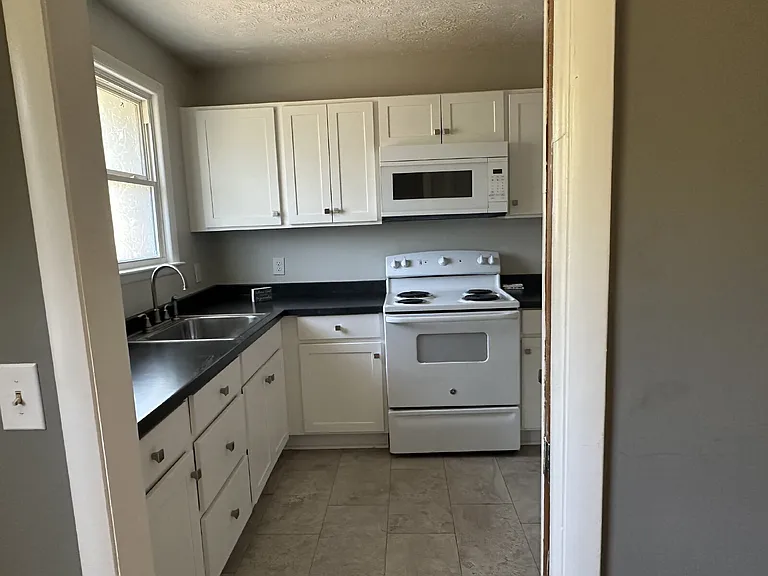 646 Briarwood Rd #A — Photo 4