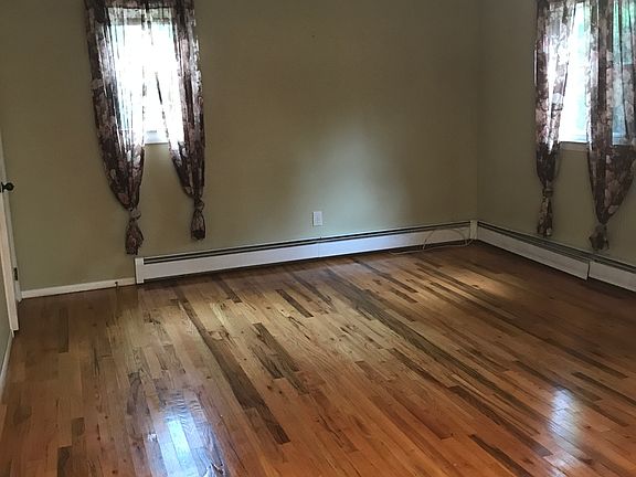 5th image of 845 Edgebrook Dr N