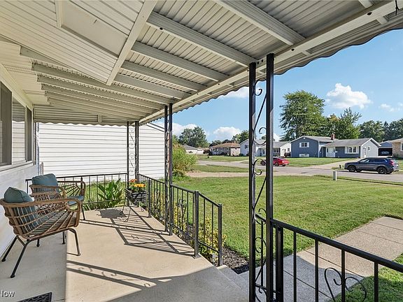 2nd image of 35517 Glen Dr