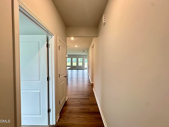 4th image of 215 Buckthorn Dr