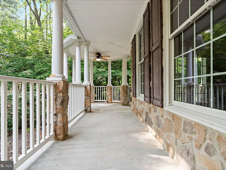 45105 Mill Creek Way — Photo 3
