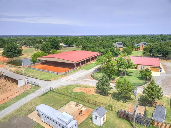 3921 NW 6th St, Newcastle, OK 73065