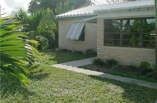 1607 NW 3rd Ave — Photo 3