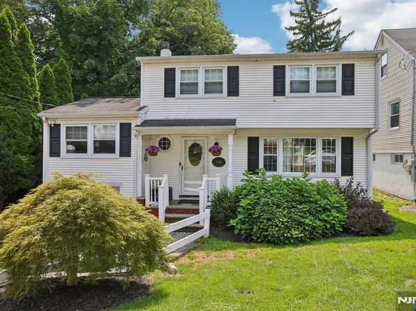 134 Manhattan Ave, Waldwick, NJ 07463