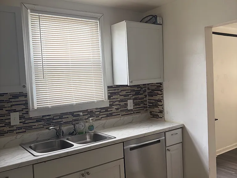 11420 Winthrop St — Photo 4
