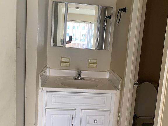 5th image of 1300 Army Navy Dr APT 120