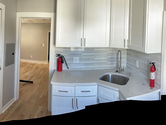 4th image of 109 Huntington Ter #3