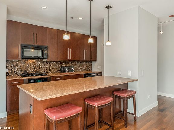 5th image of 8 E Randolph St Unit 1608