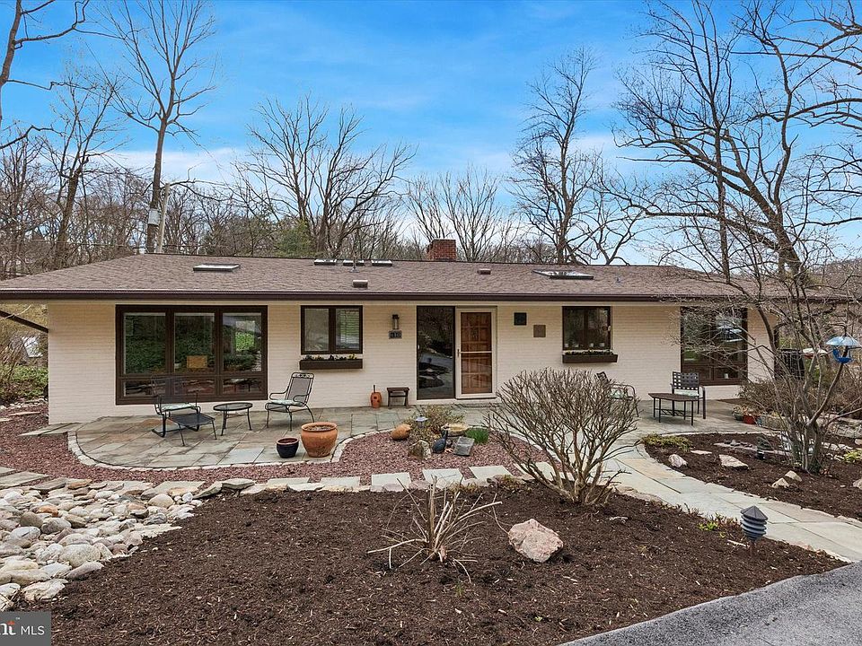 1st image of 610 Arlyn Cir