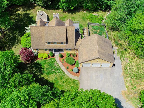 4th image of 4 Winding Brooke Ln