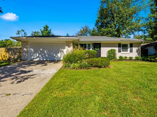 3475 Greentree Rd, Lexington, KY 40517