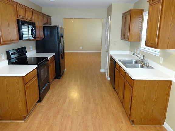 5th image of 820 Cooper Ln