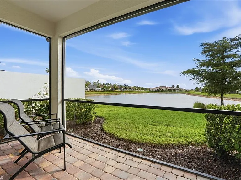 12361 Canal Grande Dr — Photo 29