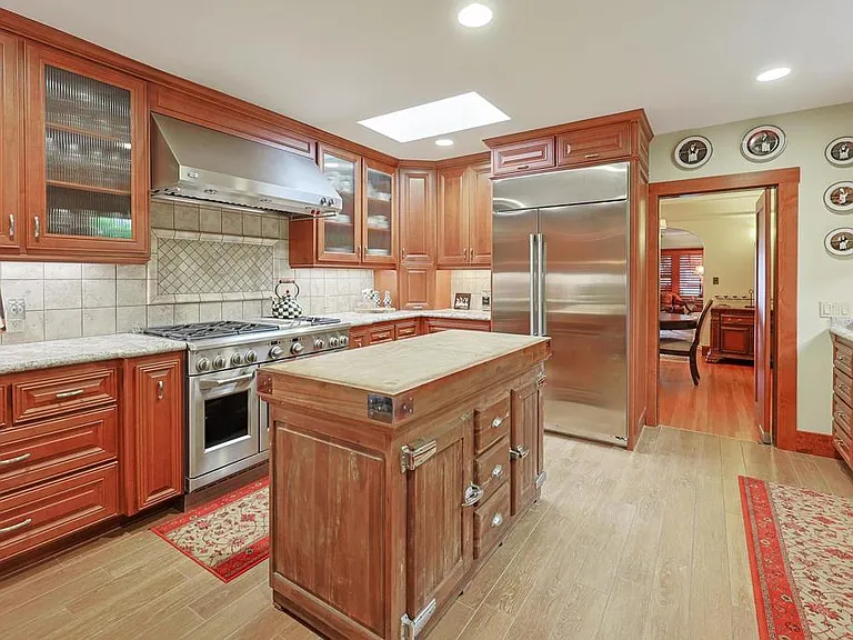 1027 Encino Row — Photo 10