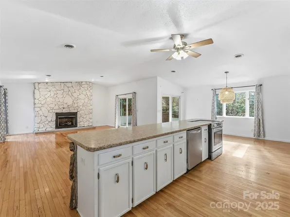 27 Spring Valley Rd, Pisgah Forest, NC 28768